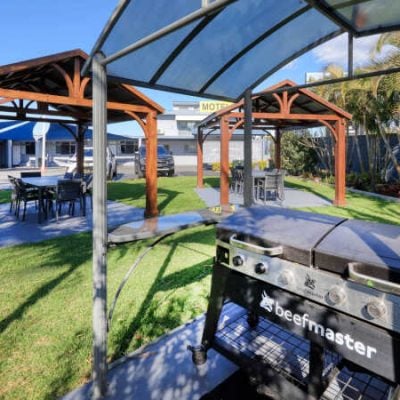 BBQ-at-Almare-Tourist-Motel (1)