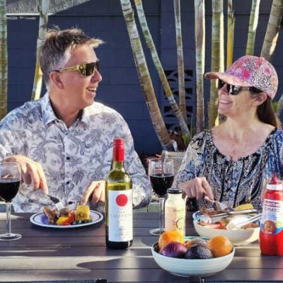Guests-Enjoying-a-Meal-in-the-Almare-Motel-BBQ-Area
